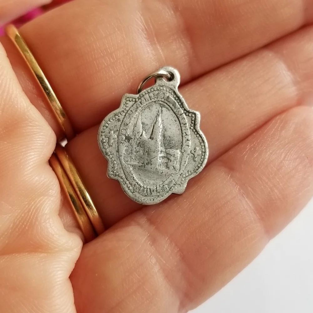 Vintage religious medal pendant madonna and child cathedral silver tone Catholic